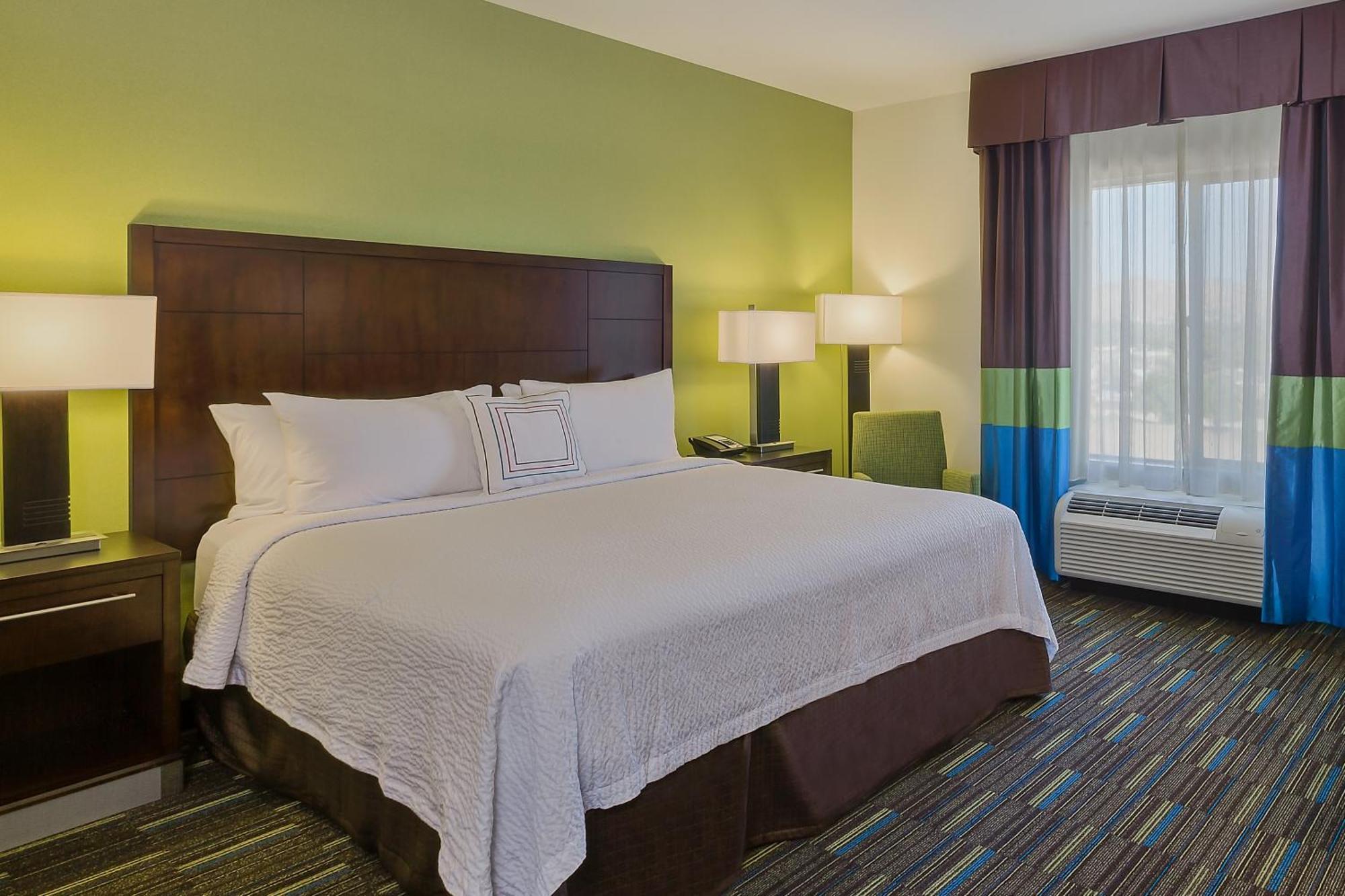 Fairfield & Riverside Corona/norco Hotel 3*