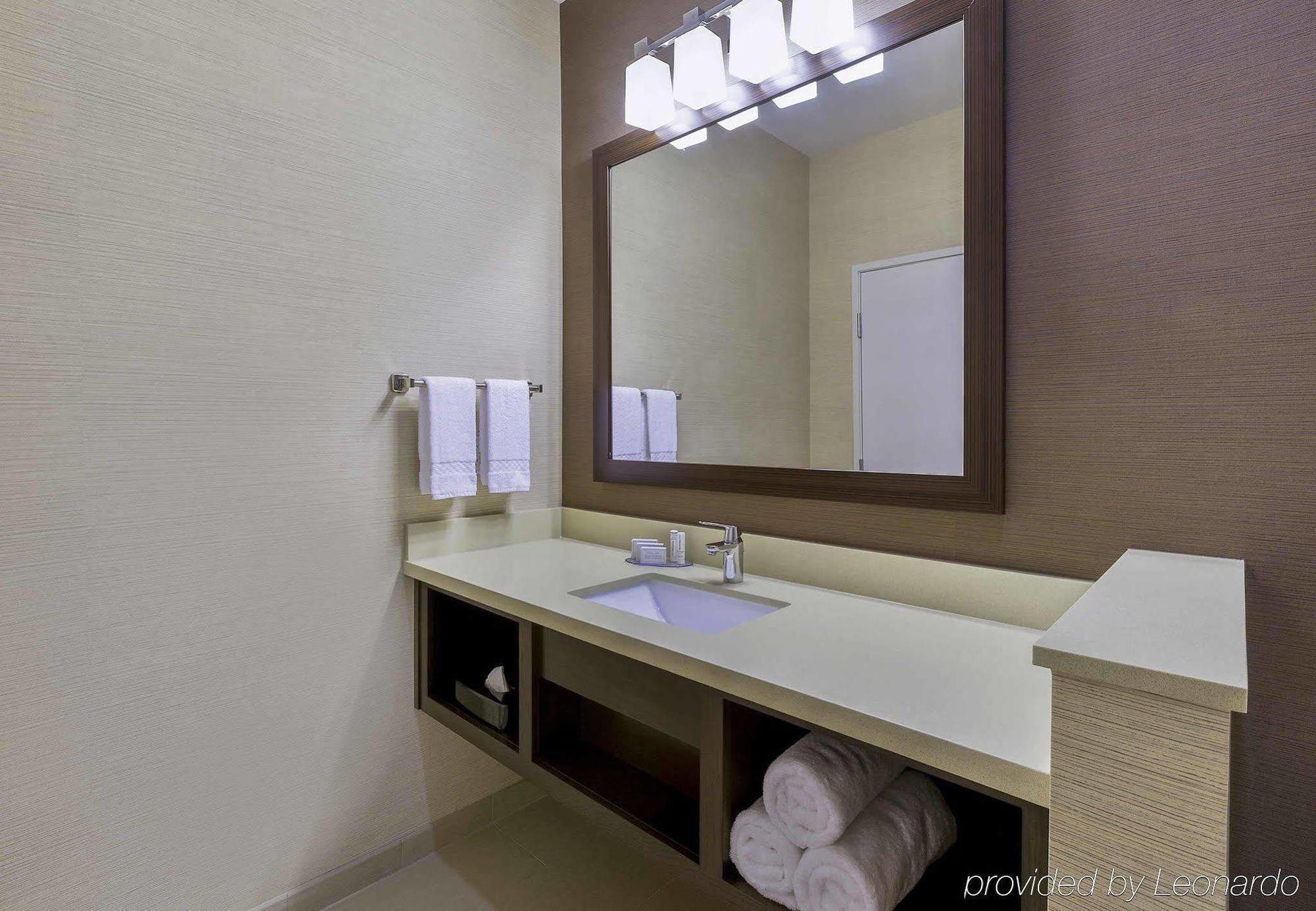 Fairfield & Riverside Corona/norco Hotel 3*